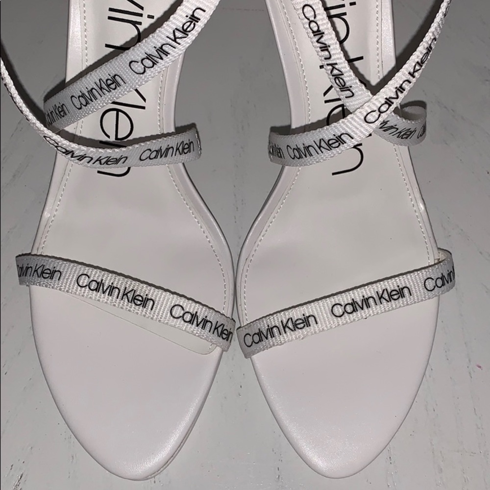 ❌SOLD❌Calvin Klein
Gennovah Cross Strap Sandal - Picture 7 of 7